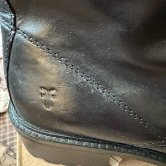 🖤 Frye Woman’s Black Lace-Up Combat Boots - Picture 3 of 8